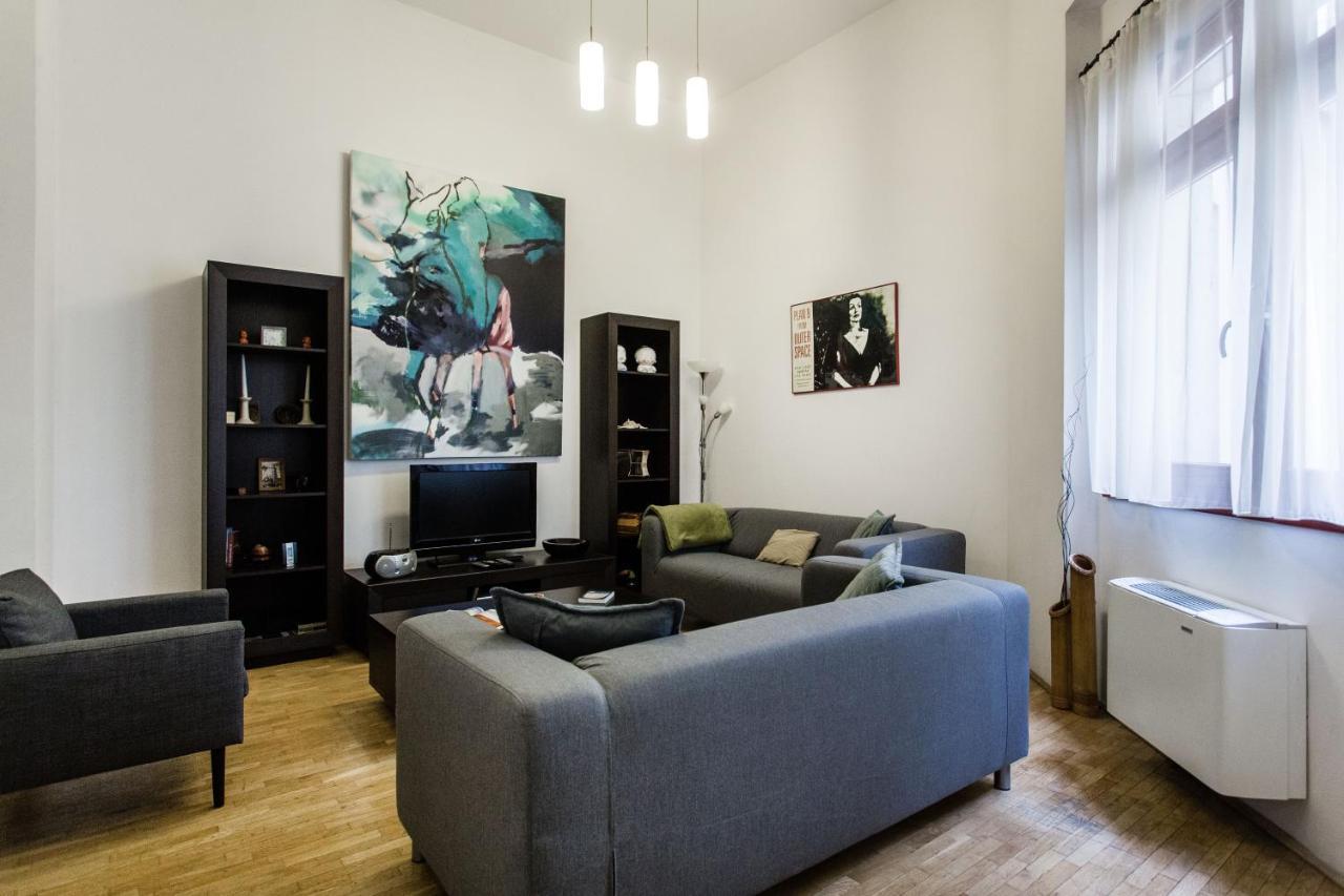 Family Suite By Heroes' Square Budapest Eksteriør billede